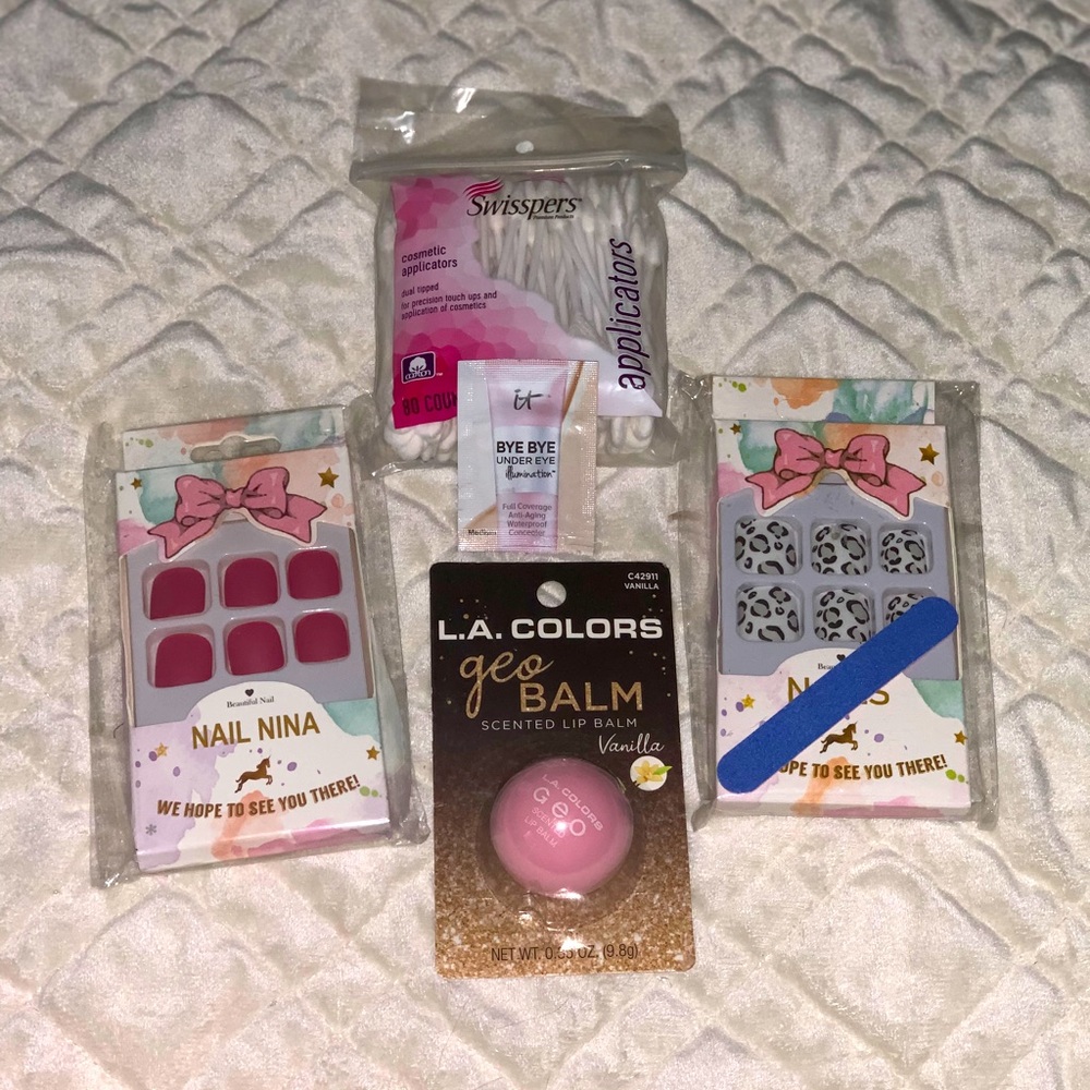 ✨5 Piece Fun Glam Pack✨ 2 set of nails, makeup swabs, lip balm & IT concealer!